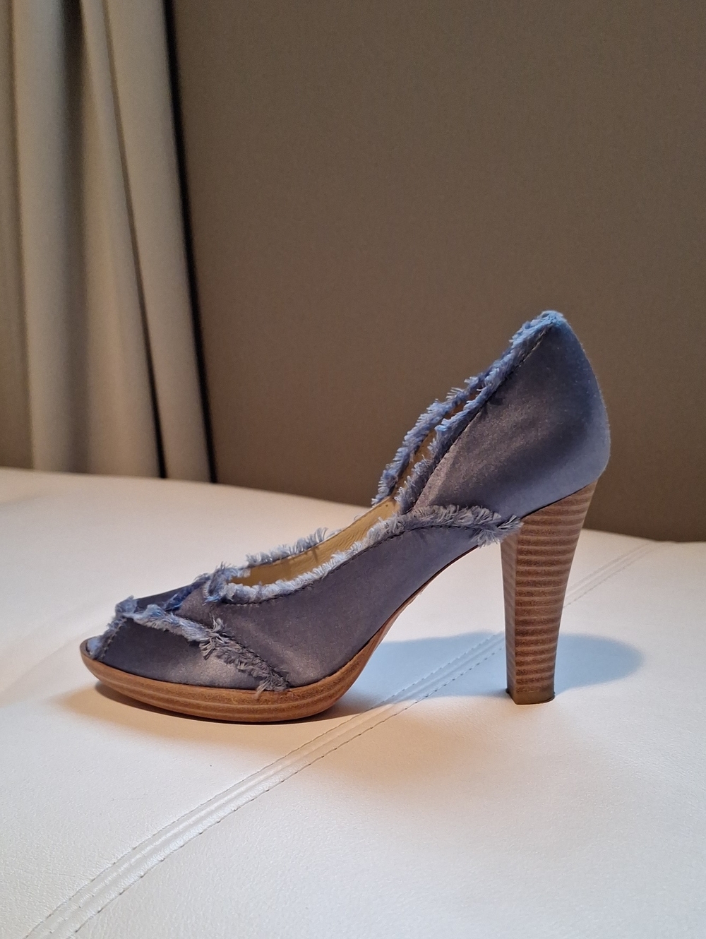Richard Tyler Women’s Blue Frayed Edge High Heel Pump, Size 6 US